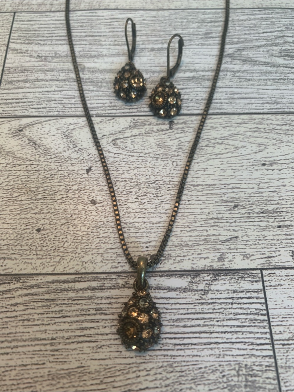 Retired Vintage Lia Sophia “Stargazer” bronze teardrop necklace w/ earrings